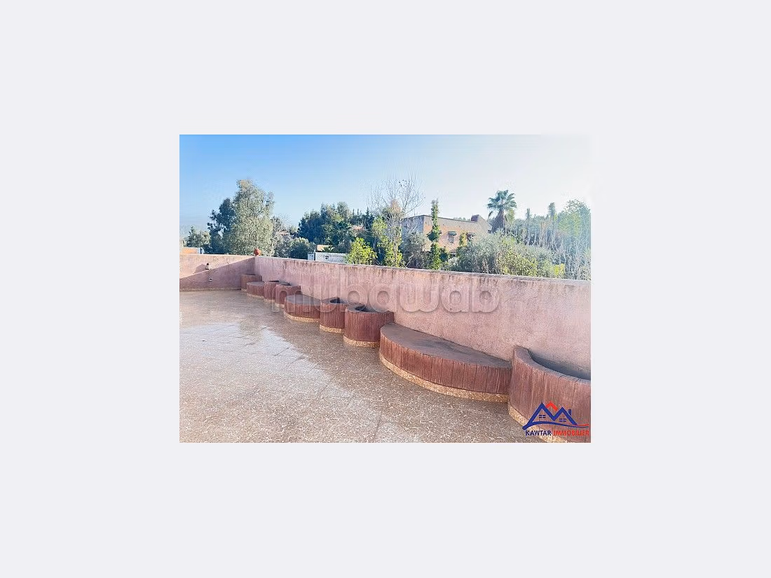 Se vende villa de lujo en Route de l'Ourika. 8 dormitorios. Hermosa terraza y jardín