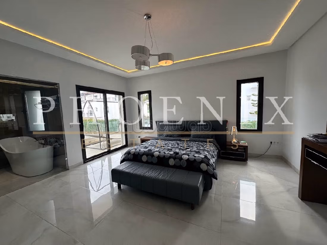 Splendido appartamento in vendita a La Marsa. 4 camere da letto. Doppi vetri e riscaldamento. 