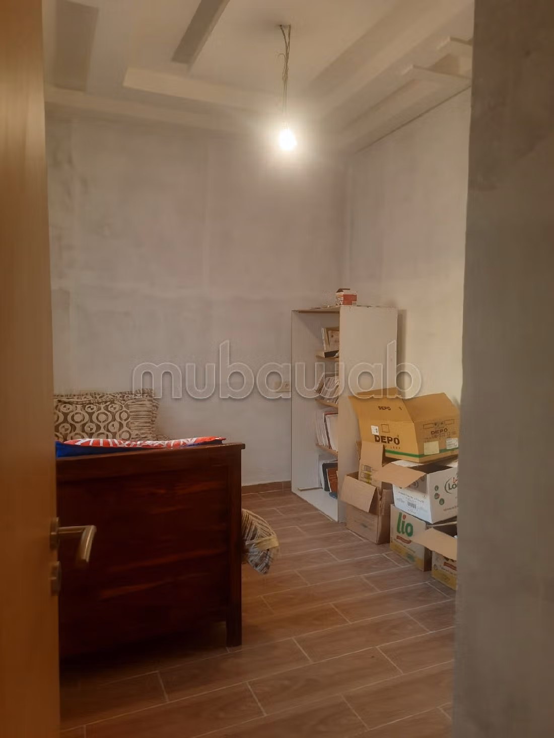 Se vende casa en Hay Nejma. 3 hermosas habitaciones. Sistema de antena parabólica y residencia segura. 