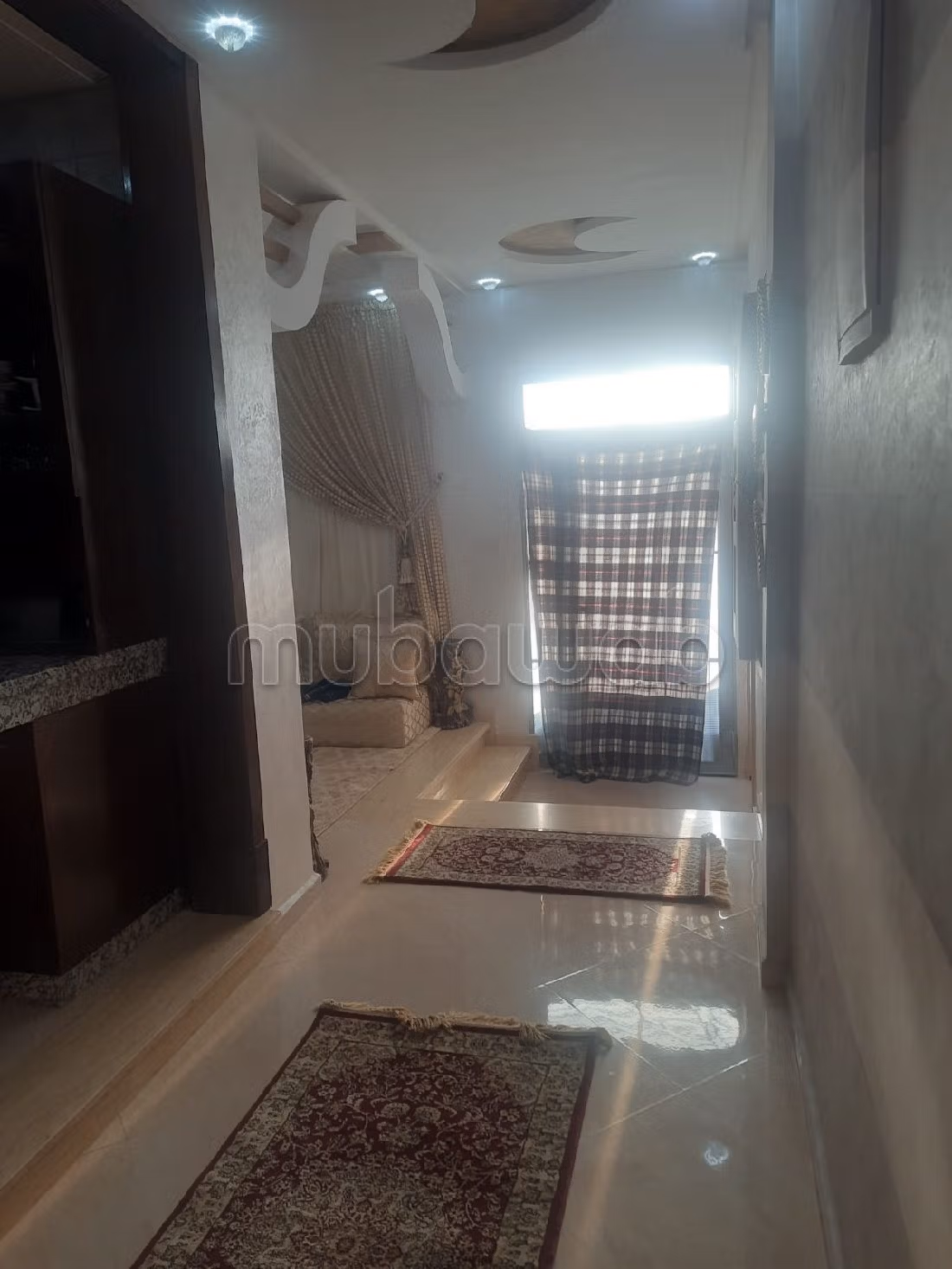 Se vende casa en Hay Nejma. 3 hermosas habitaciones. Sistema de antena parabólica y residencia segura. 