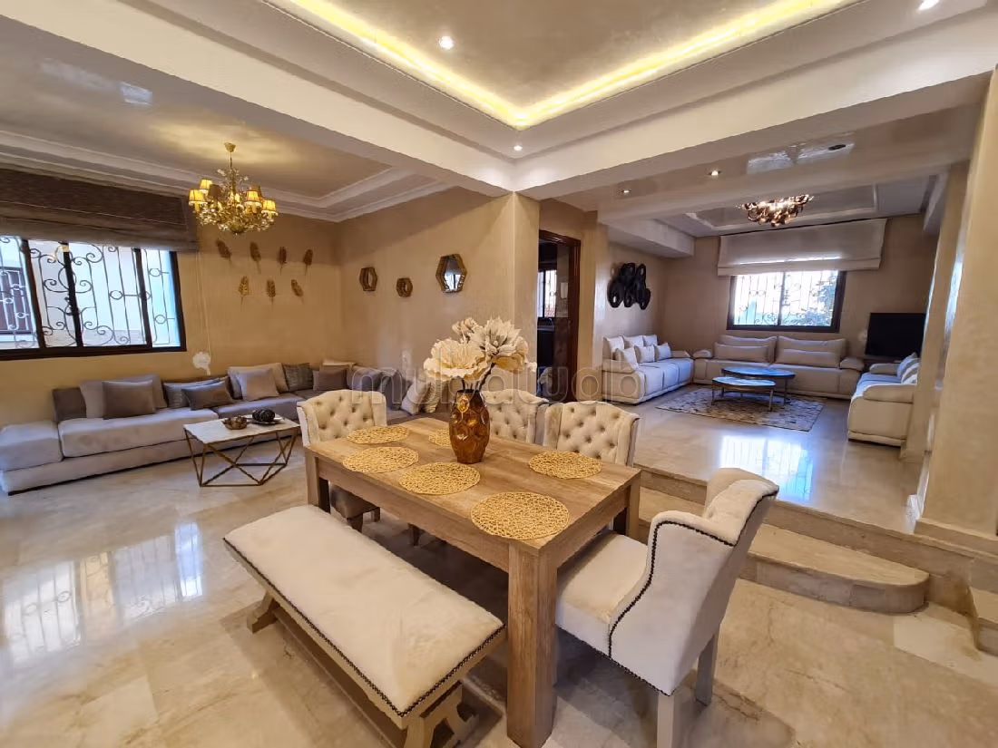 Villa moderne en location dans zone calefornia