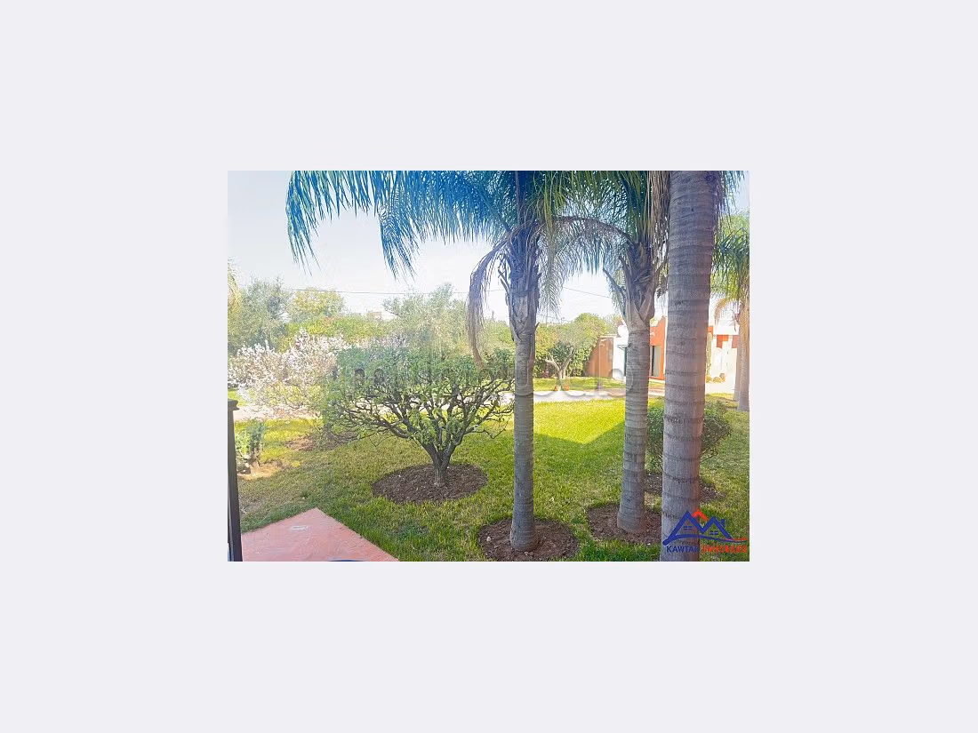 فيلا فاخرة للبيع بتاركة. 6 غرف جميلة. مساحة خضراء