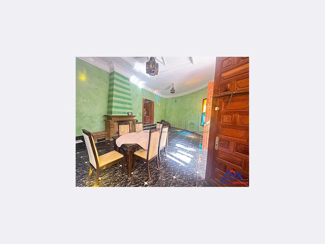 فيلا فاخرة للبيع بتاركة. 6 غرف جميلة. مساحة خضراء