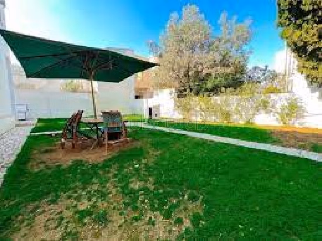 High quality villa for sale in Souissi. 10 rooms. Beautiful terrace and garden. 
