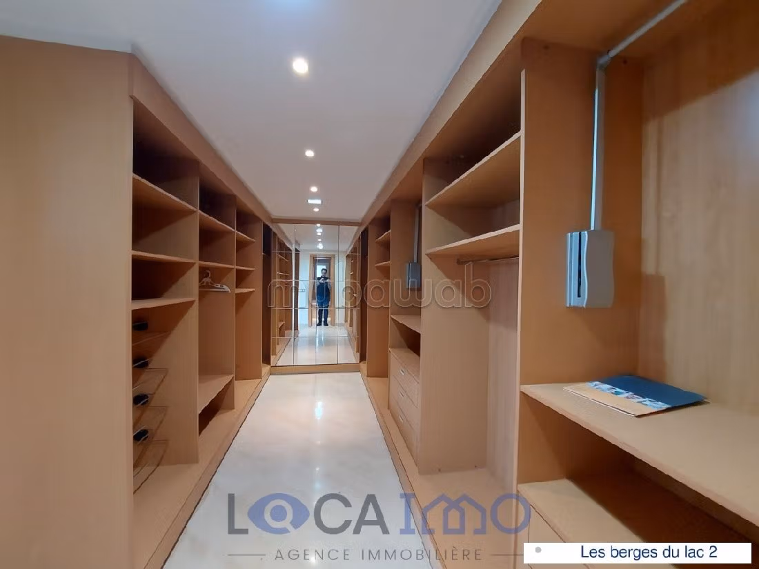 A louer une villa de maitre en S5 avec piscine au Lac 2