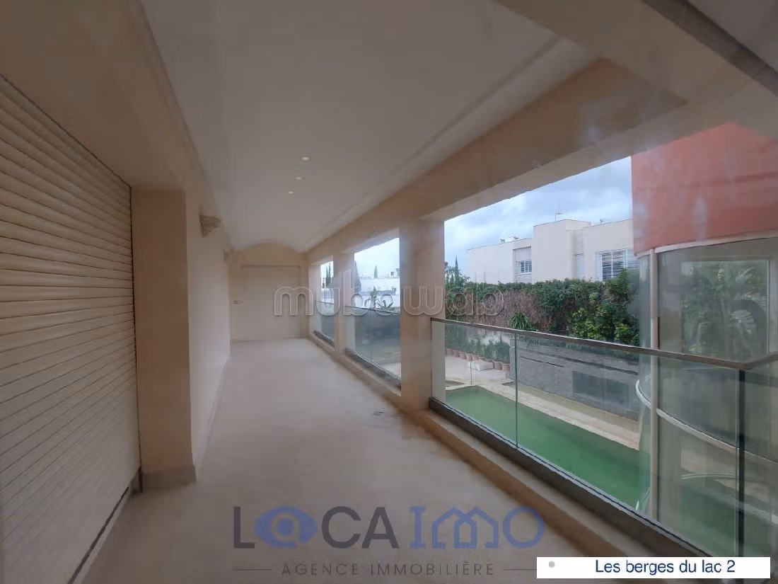 A louer une villa de maitre en S5 avec piscine au Lac 2