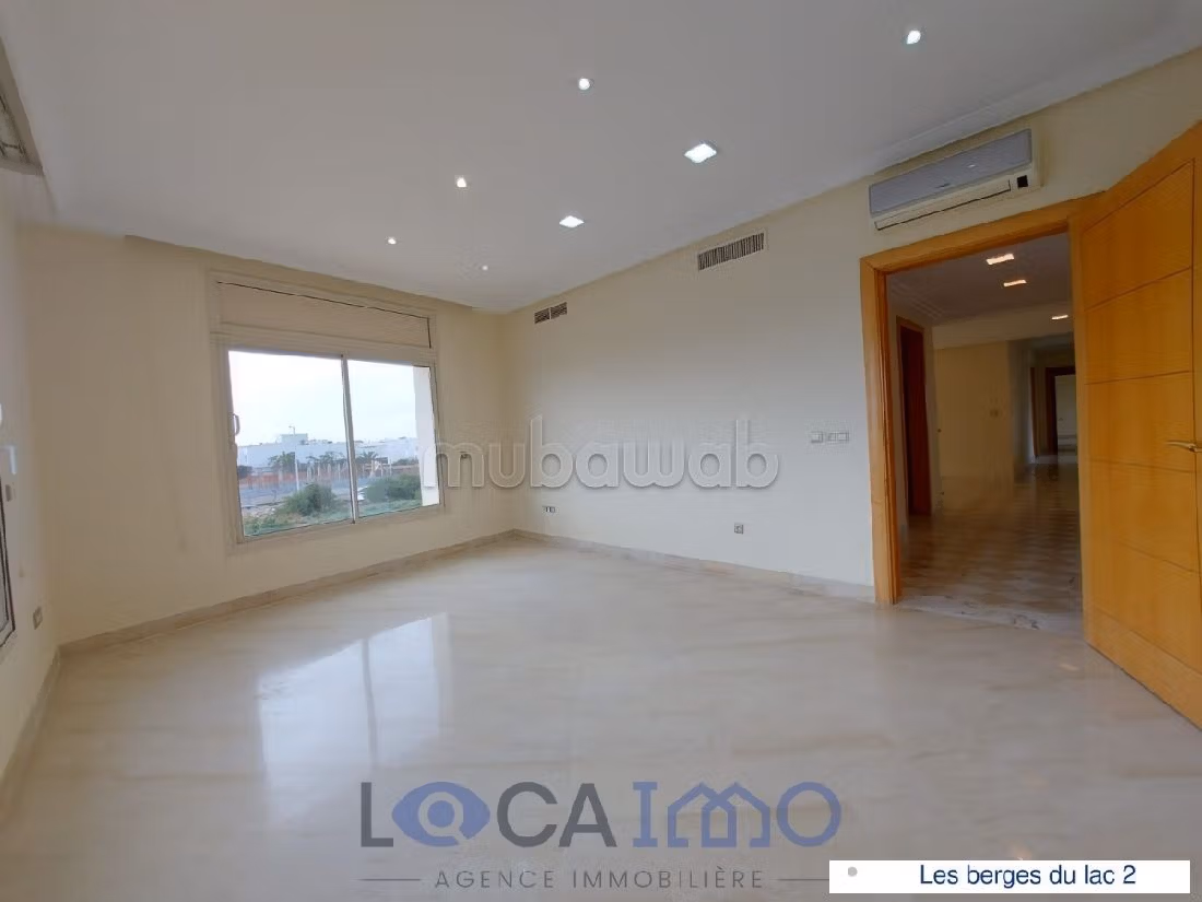 A louer une villa de maitre en S5 avec piscine au Lac 2