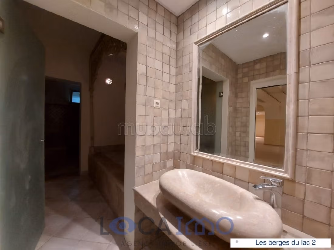 A louer une villa de maitre en S5 avec piscine au Lac 2
