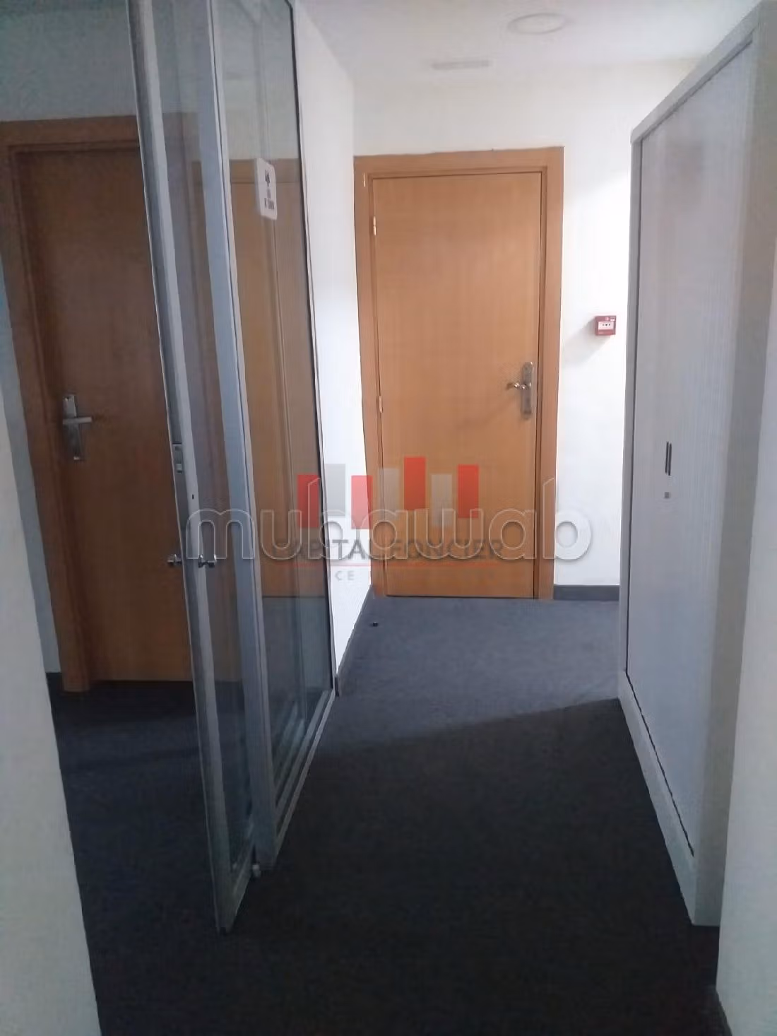 Kantoorruimte huren in Maârif Extension. Totale oppervlakte 3000 m². Garage en mooi terras