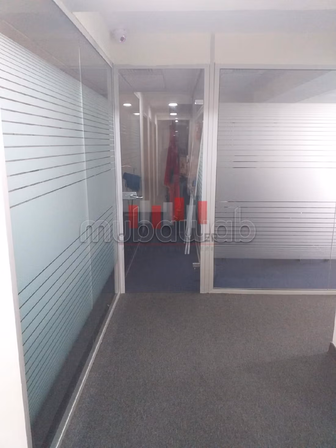 Kantoorruimte huren in Maârif Extension. Totale oppervlakte 3000 m². Garage en mooi terras