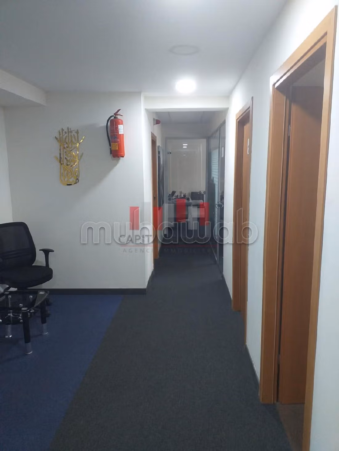 Kantoorruimte huren in Maârif Extension. Totale oppervlakte 3000 m². Garage en mooi terras