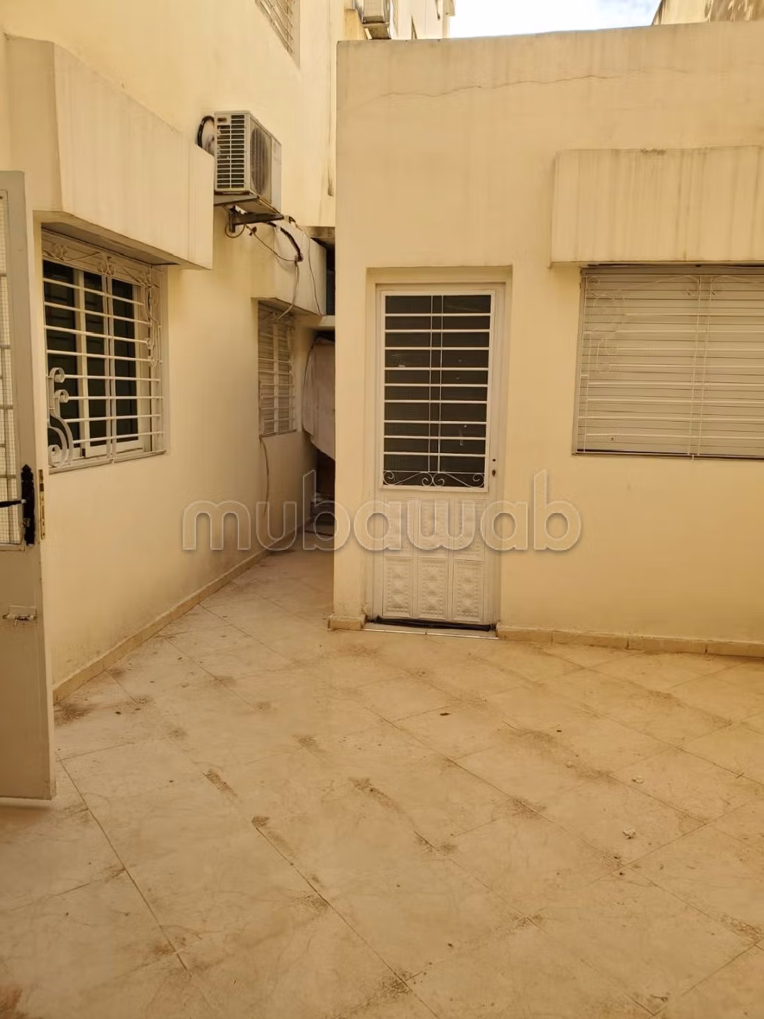 بيع شقة ب طريق مكناس. المساحة الإجمالية 154 م². مفروشة