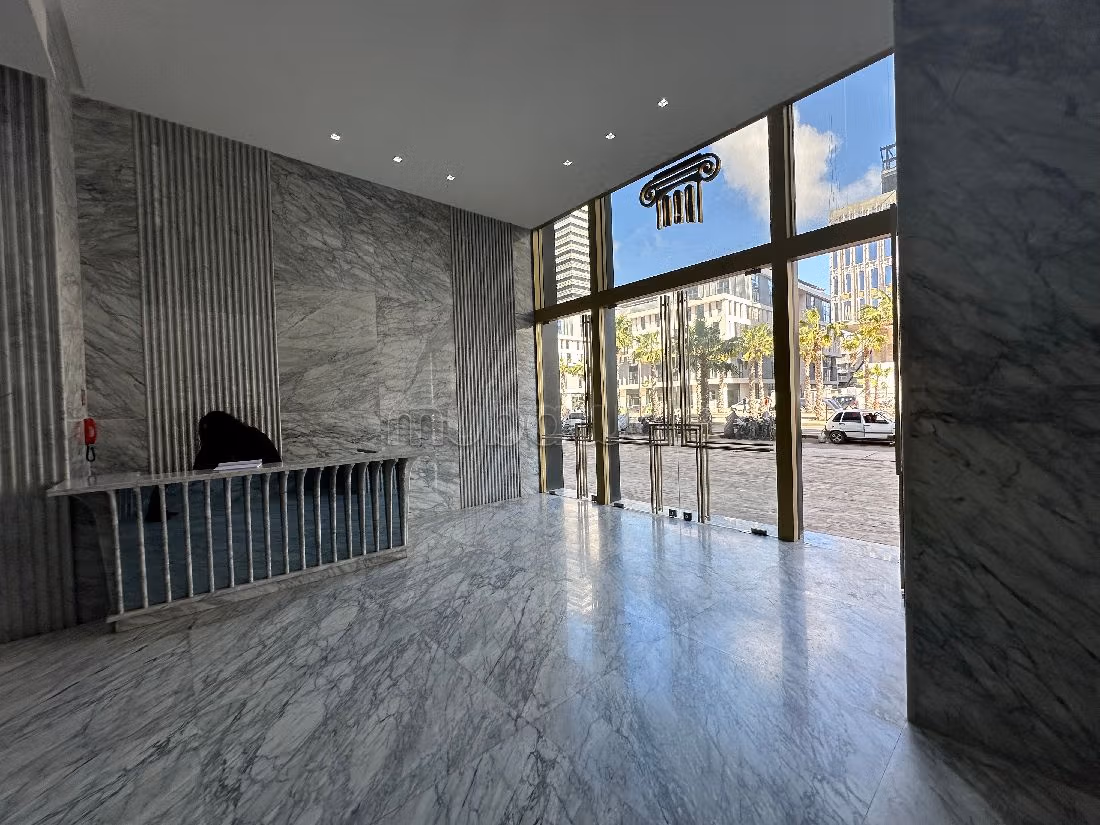 Bureaux à vendre à Oasis. Surface totale 300 m². Ascenseur