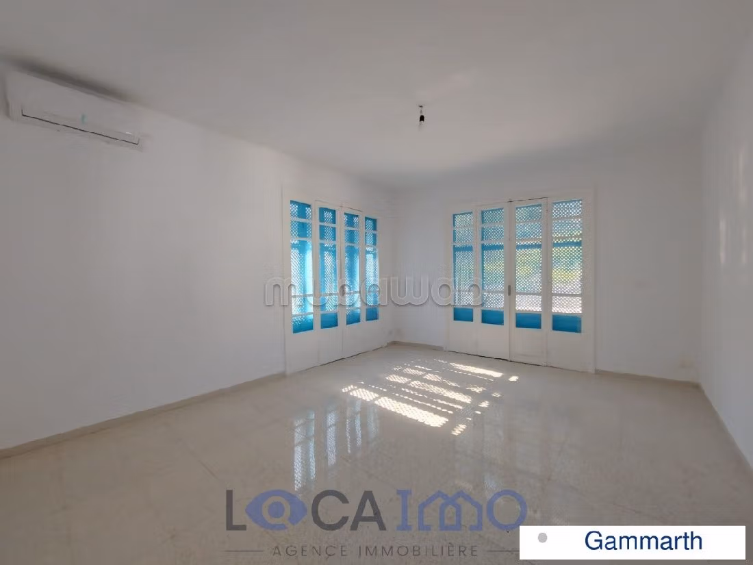 A louer une villa de maitre en S5 avec piscine à Gammarth