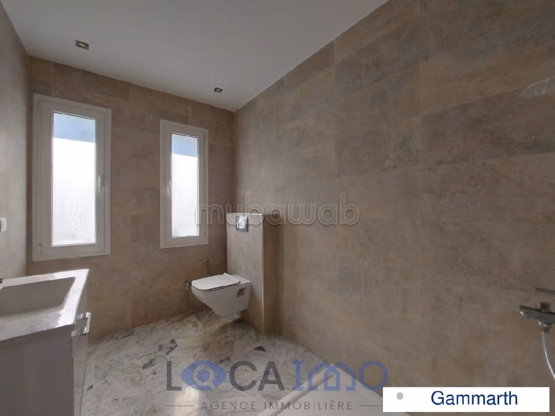 A louer une villa de maitre en S5 avec piscine à Gammarth