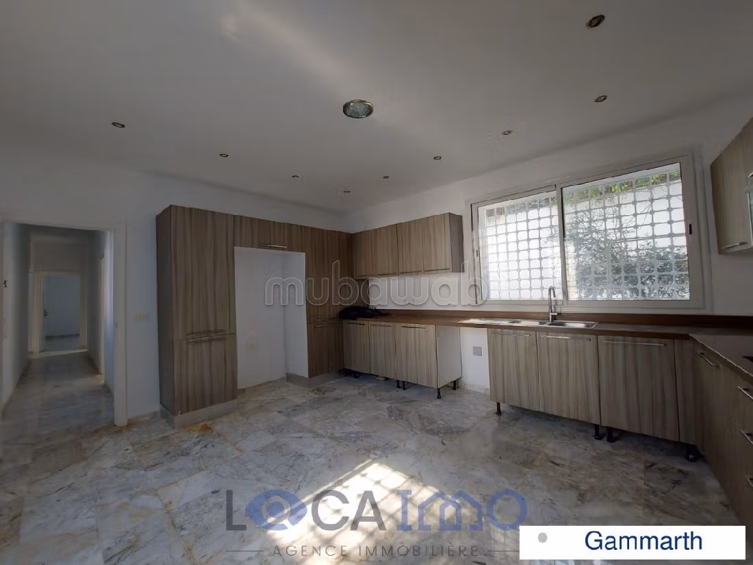 A louer une villa de maitre en S5 avec piscine à Gammarth