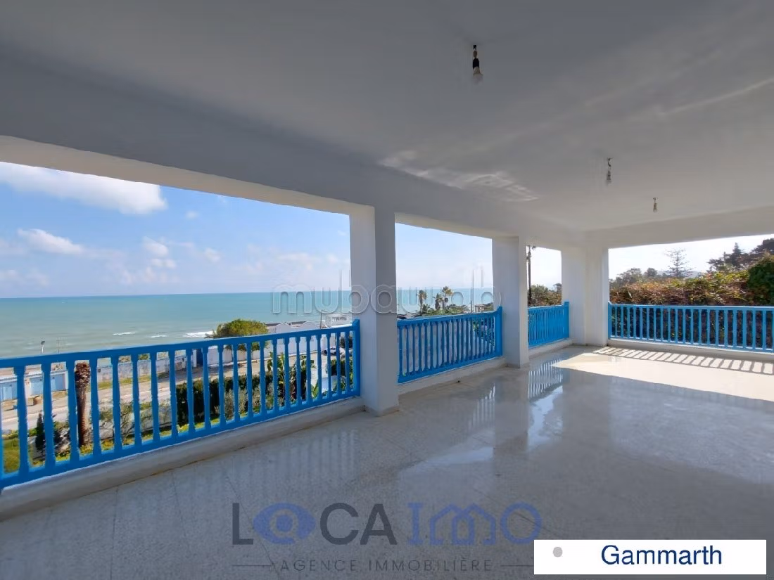 A louer une villa de maitre en S5 avec piscine à Gammarth
