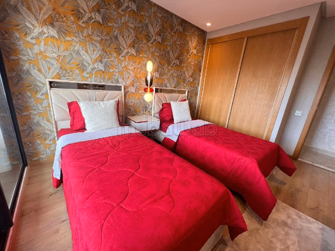 Affitto di un bellissimo appartamento a Malabata. 2 belle camere da letto. Arredato