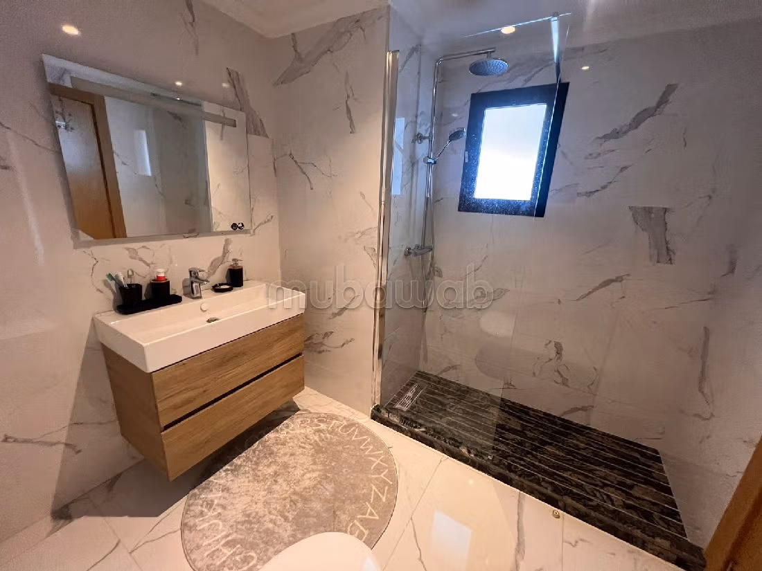 Affitto di un bellissimo appartamento a Malabata. 2 belle camere da letto. Arredato