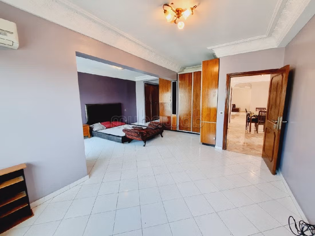 Appartement à Vendre de 213.0 m² à Casablanca, Hopitaux