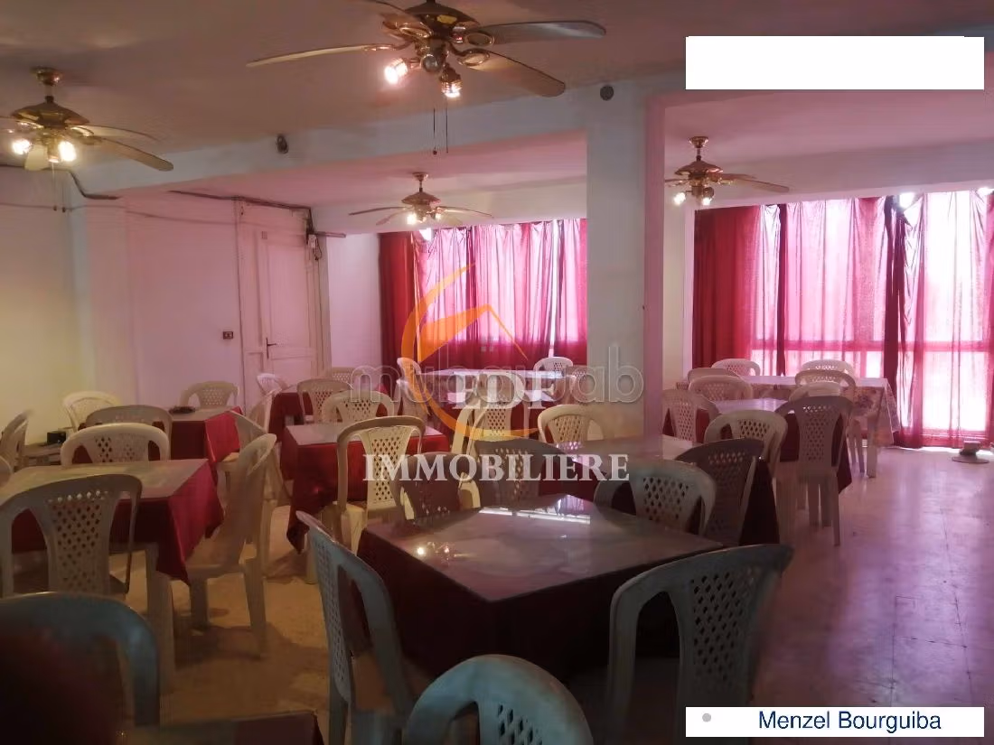 Offices & shops for sale. Area 397 m². Caretaker service available, air conditioning. 