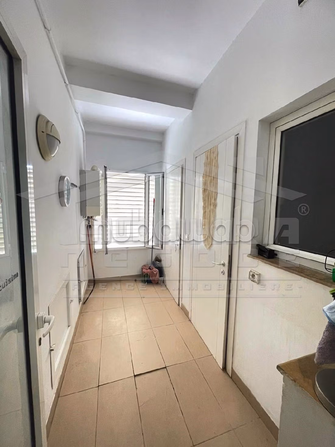 Affitta il tuo appartamento a Les Berges Du Lac 1. Superficie di 215 m². arredato. 