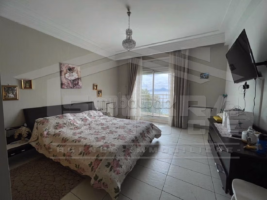 Affitta il tuo appartamento a Les Berges Du Lac 1. Superficie di 215 m². arredato. 