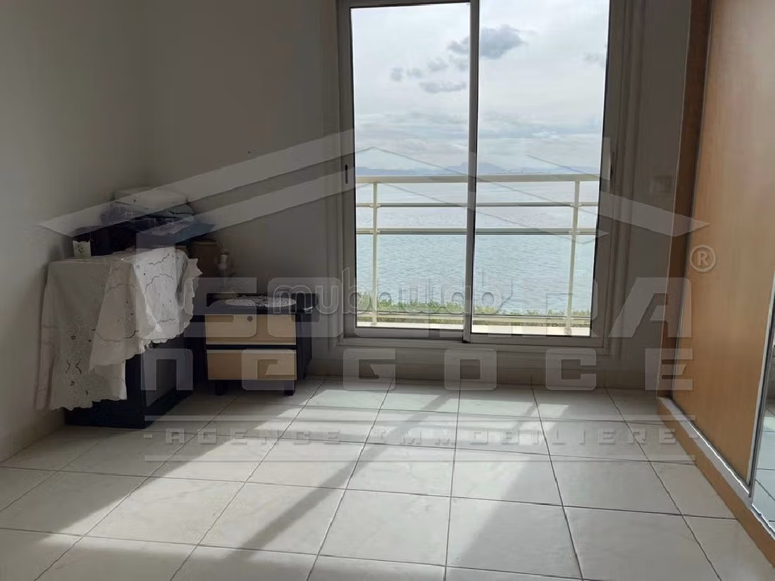 Affitta il tuo appartamento a Les Berges Du Lac 1. Superficie di 215 m². arredato. 