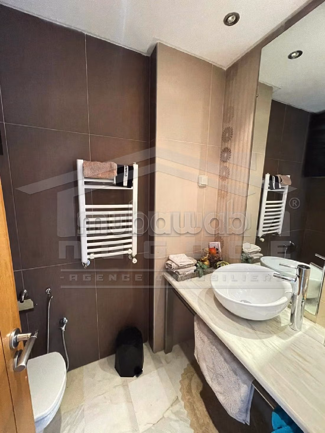 Affitta il tuo appartamento a Les Berges Du Lac 1. Superficie di 215 m². arredato. 