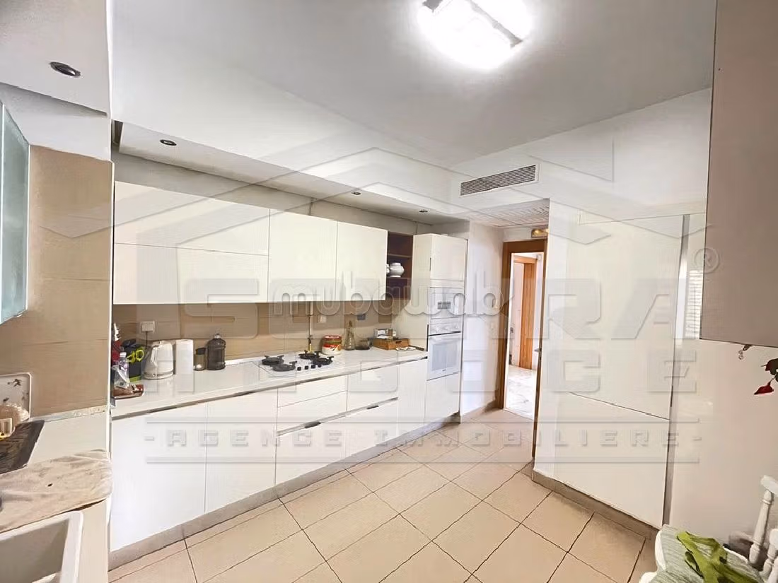 Affitta il tuo appartamento a Les Berges Du Lac 1. Superficie di 215 m². arredato. 