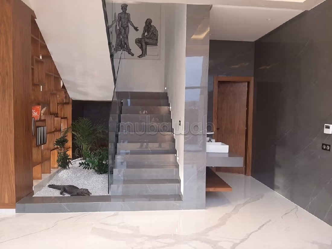 High quality villa for sale in Agdal. 13 comfortable rooms. 