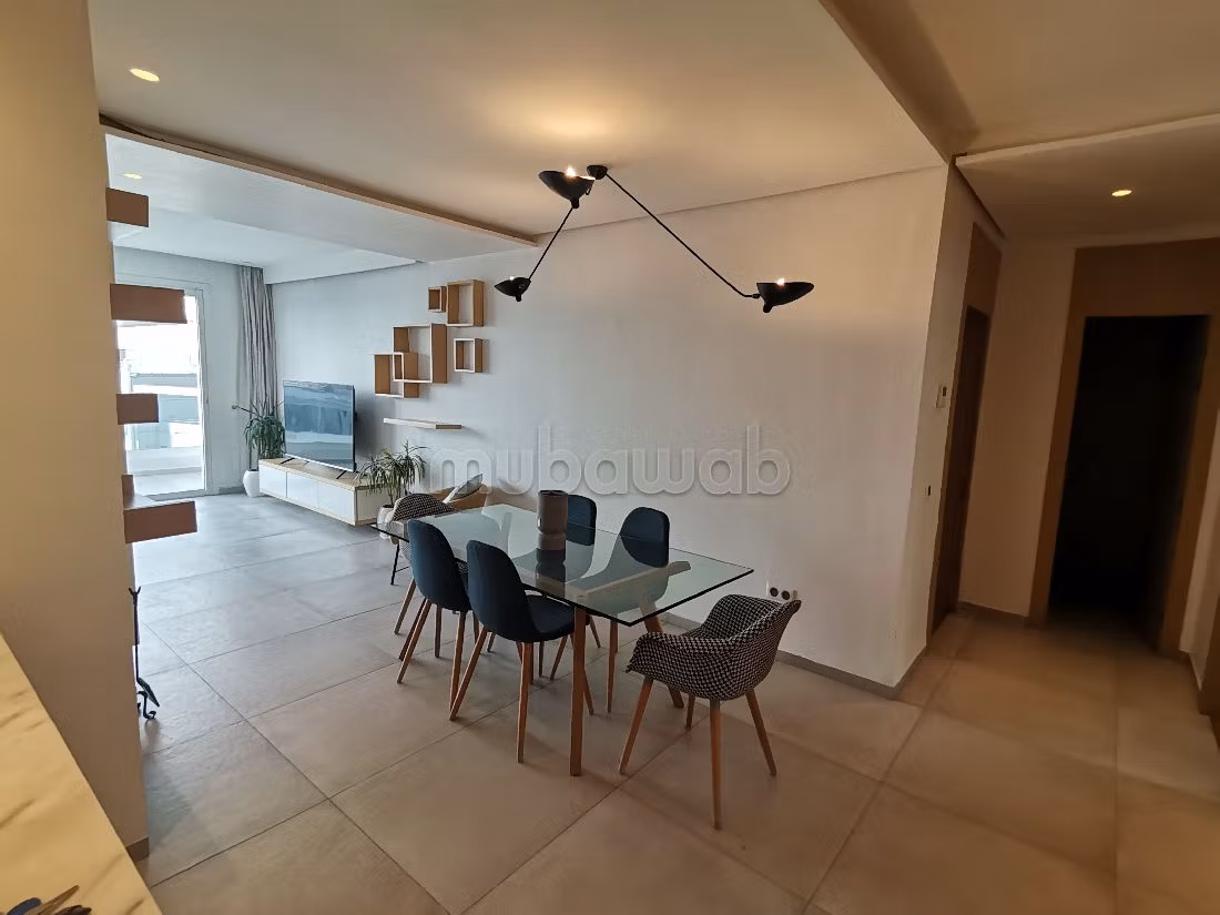 Huurappartementen in Palmier. Oppervlakte 115 m². Volledig gemeubileerd. 