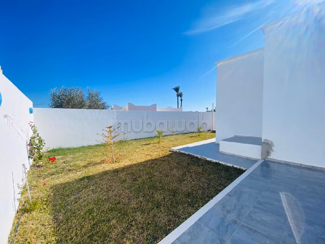 Magnifica villa in vendita a Midoune. 3 camere da letto. Grande terrazzo. 