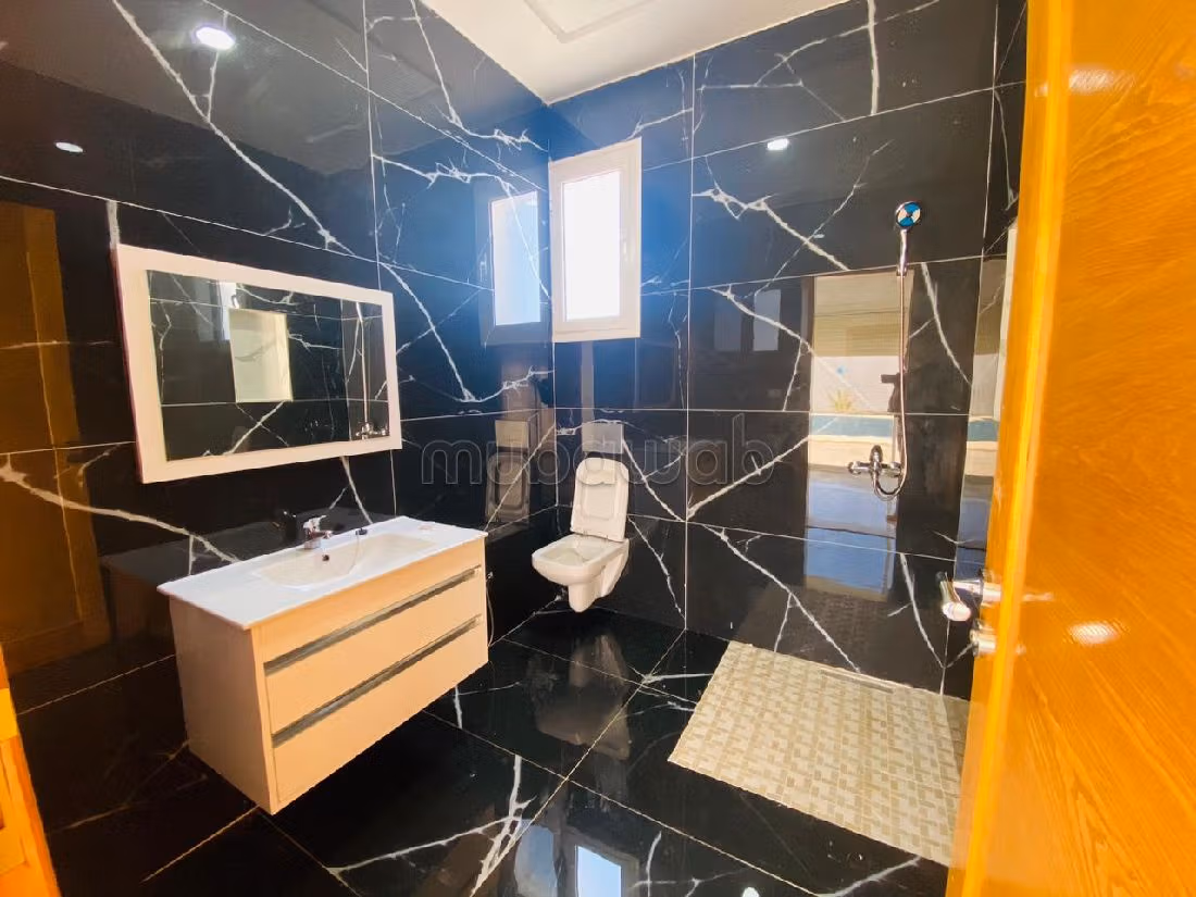 Magnifica villa in vendita a Midoune. 3 camere da letto. Grande terrazzo. 