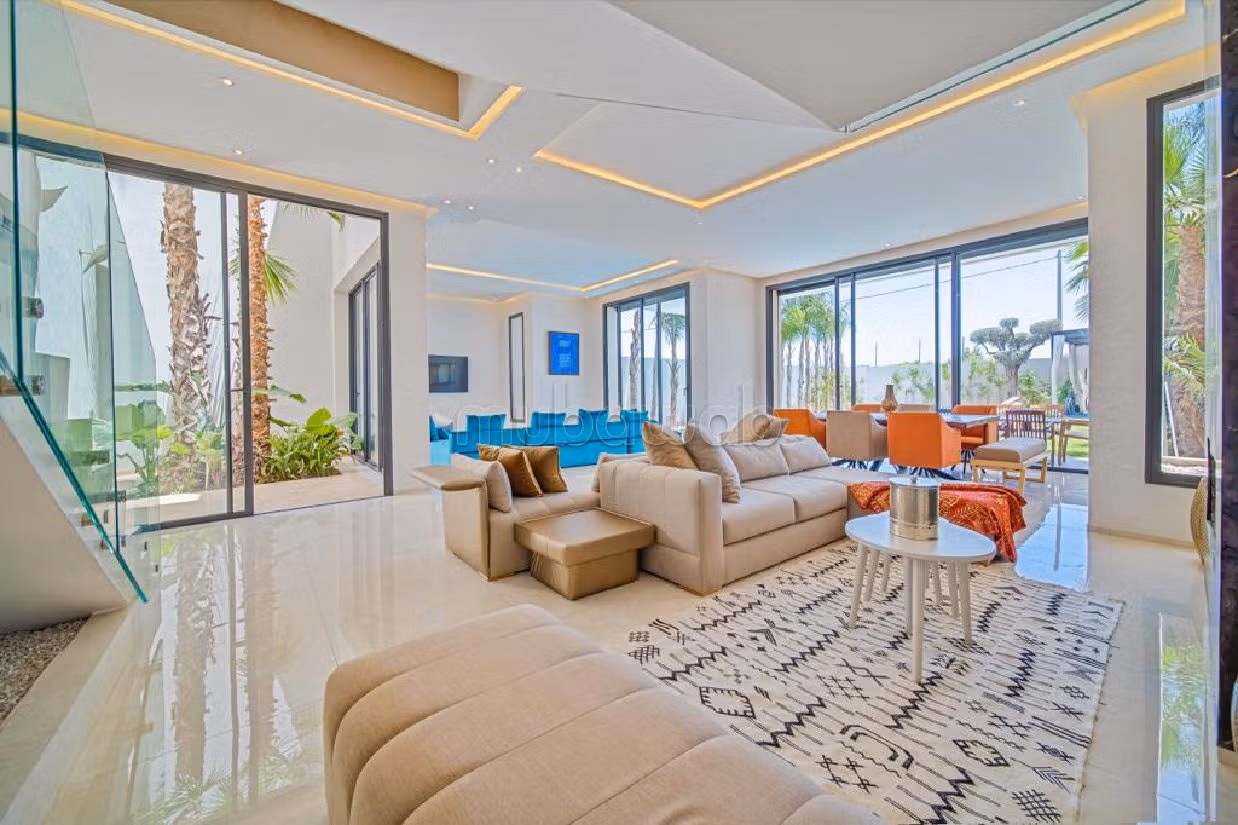 Luxury home for sale in Agdal. 5 beautiful rooms. Residence with swimming pool. 