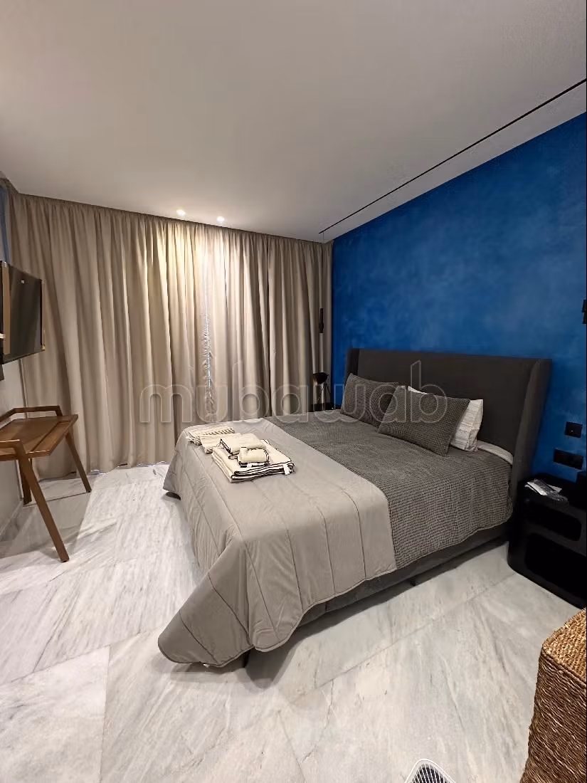 Find an apartment to buy in De La Plage. 4 comfortable rooms. New furniture. 