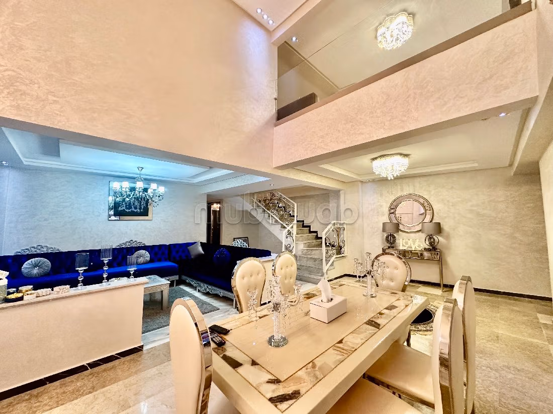 Beau duplex à vendre à Guéliz. Surface totale 198 m². Meublé — 2