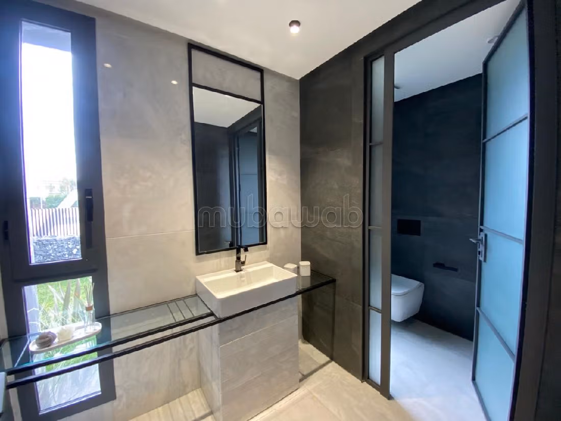 Luxury Villa for rent. Small area 225 m². Dressing room