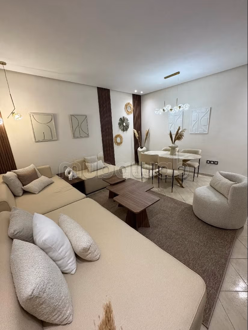 Pisos en alquiler en Bourgogne Est. 2 habitaciones grandes. Ascensor y estacionamiento