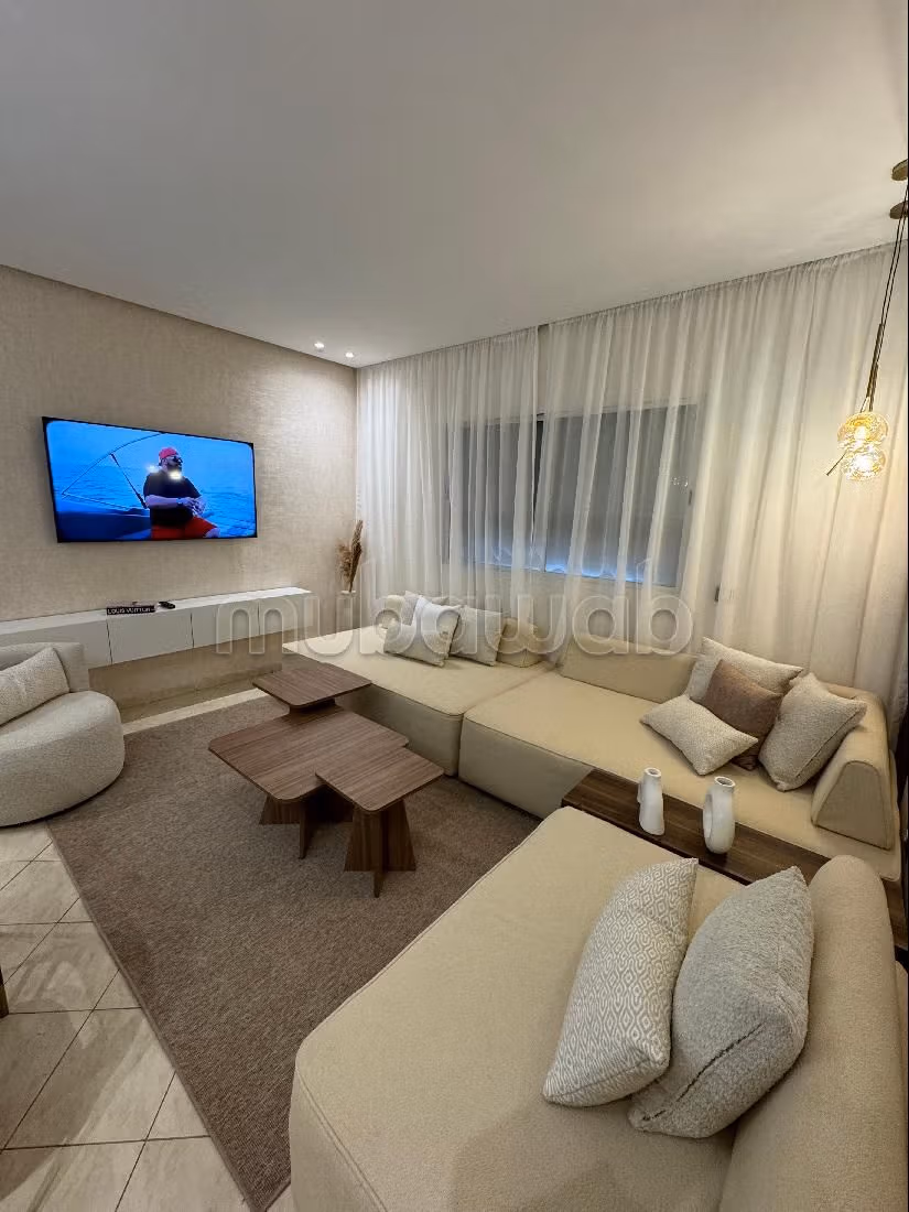 Pisos en alquiler en Bourgogne Est. 2 habitaciones grandes. Ascensor y estacionamiento