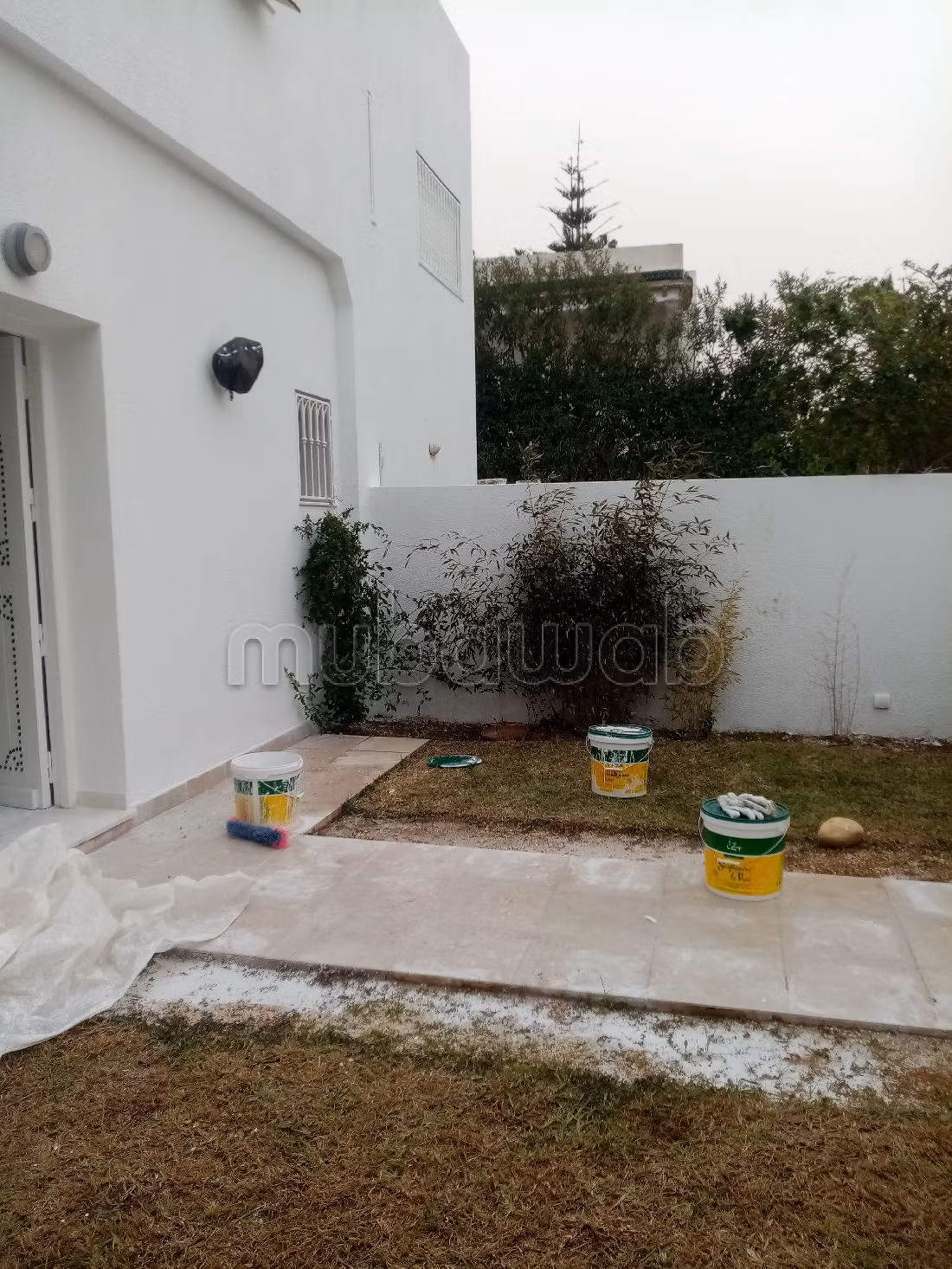 Somptueuse villa à louer à Cité Les Pins. Superficie 200 m². Résidence avec concierge, climatisation générale