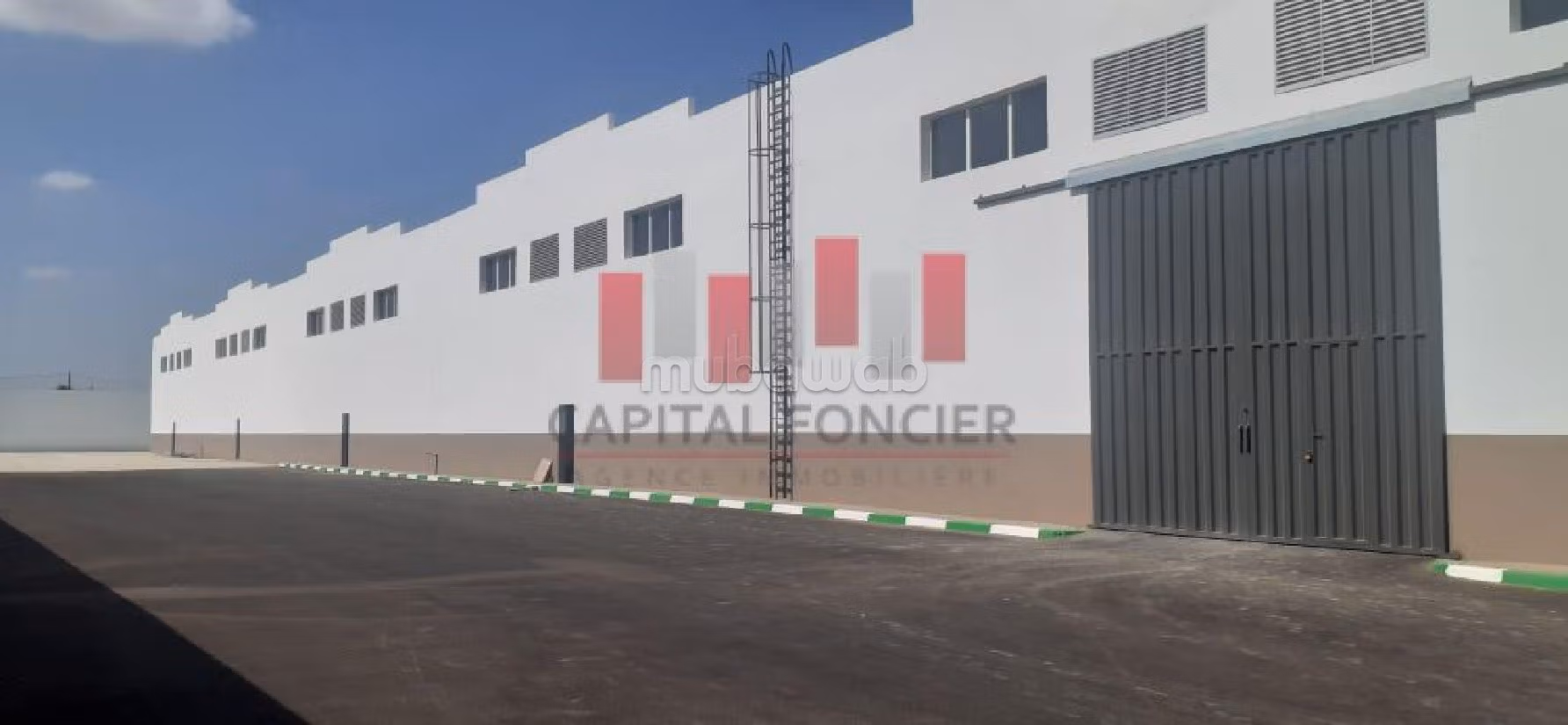 Offices & shops to rent in Zone Industrielle. Area 6000 m². 