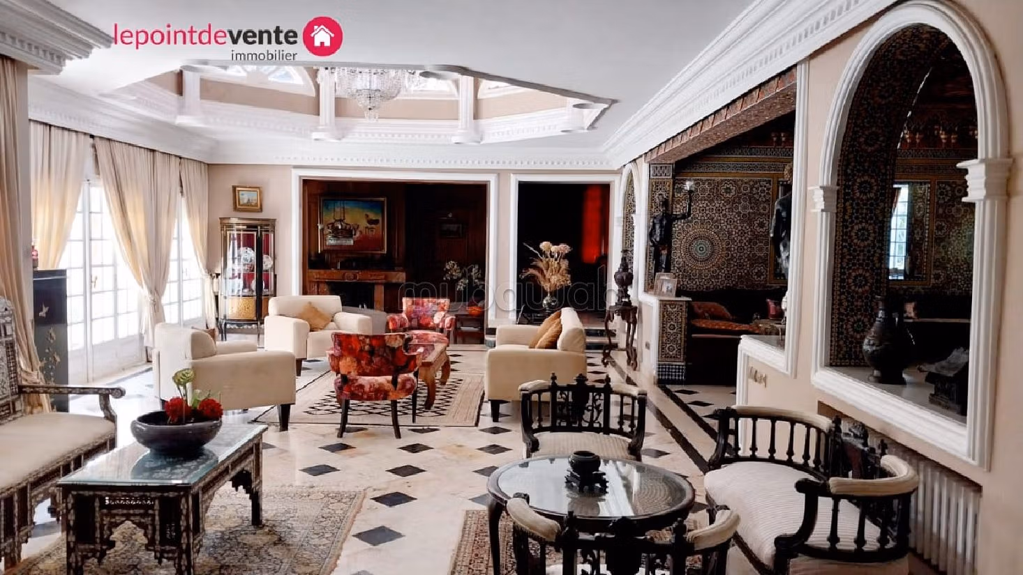 Maestosa residenza di lusso in vendita a Riyad. 8 ampi locali. Terrazzo e giardino. 