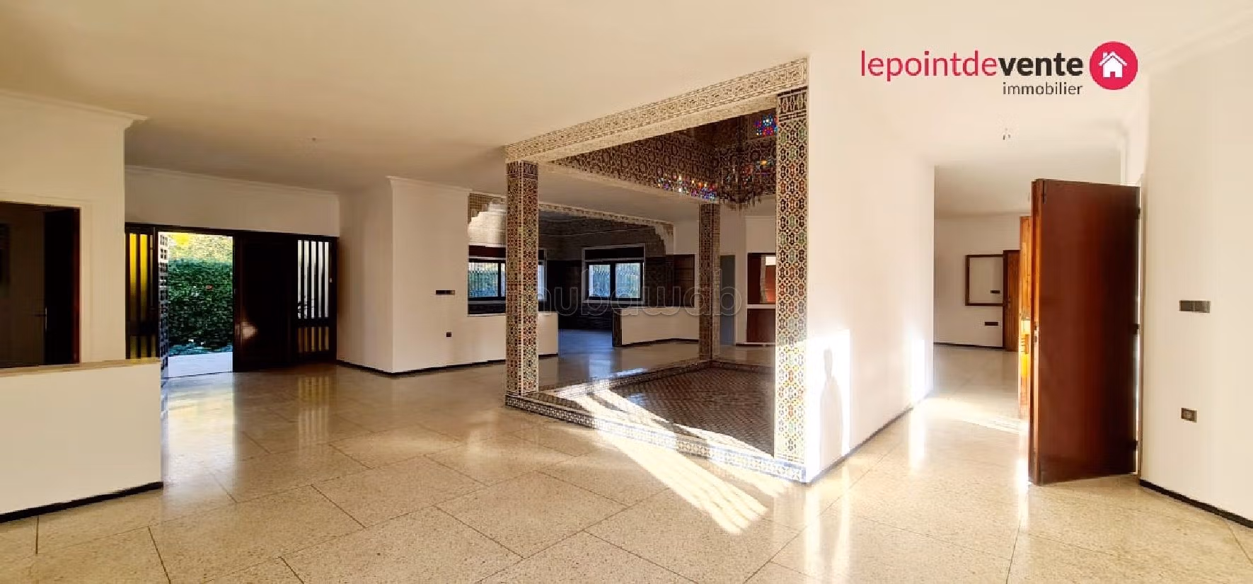 Maestosa residenza di lusso in vendita a Riyad. 8 ampi locali. Terrazzo e giardino. 