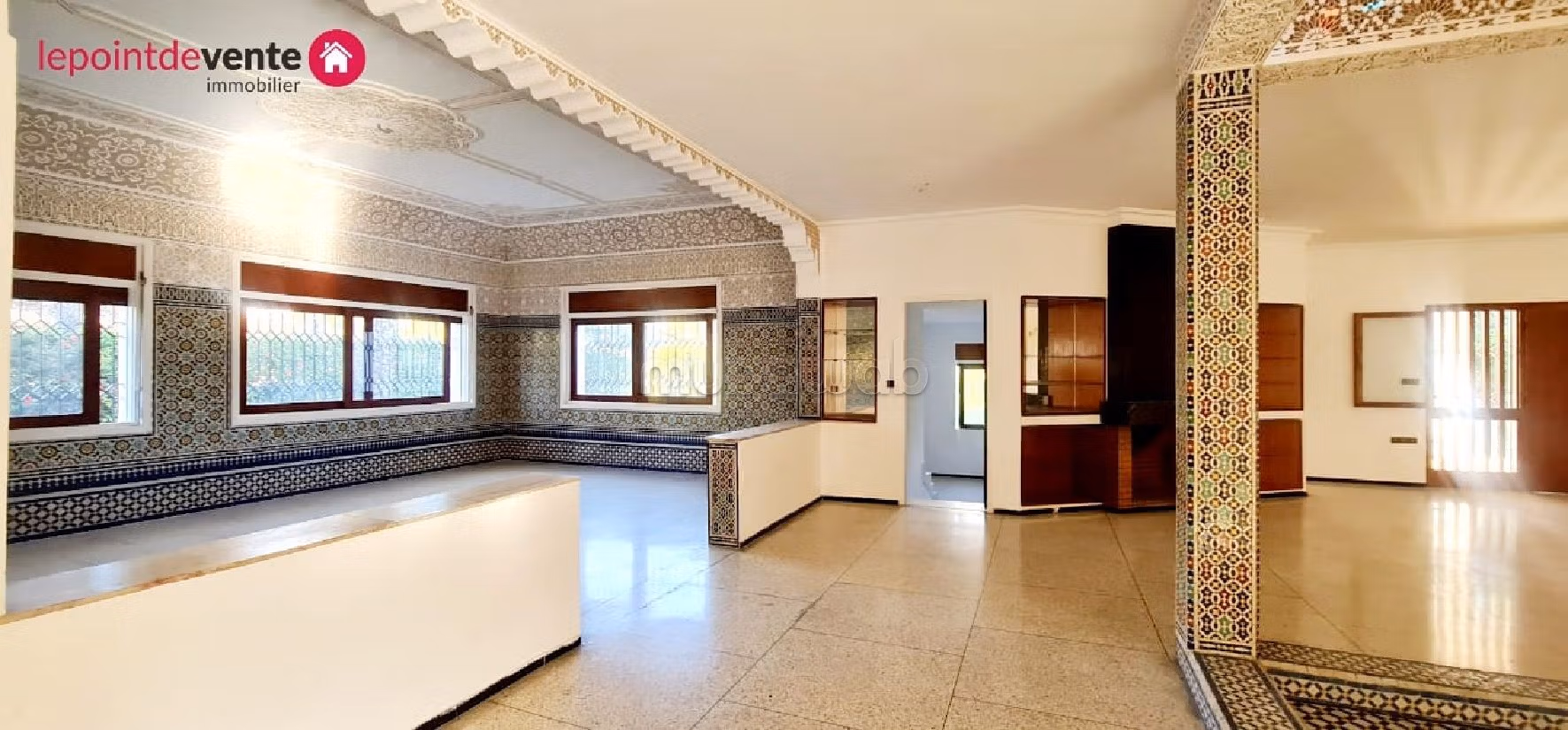 Maestosa residenza di lusso in vendita a Riyad. 8 ampi locali. Terrazzo e giardino. 