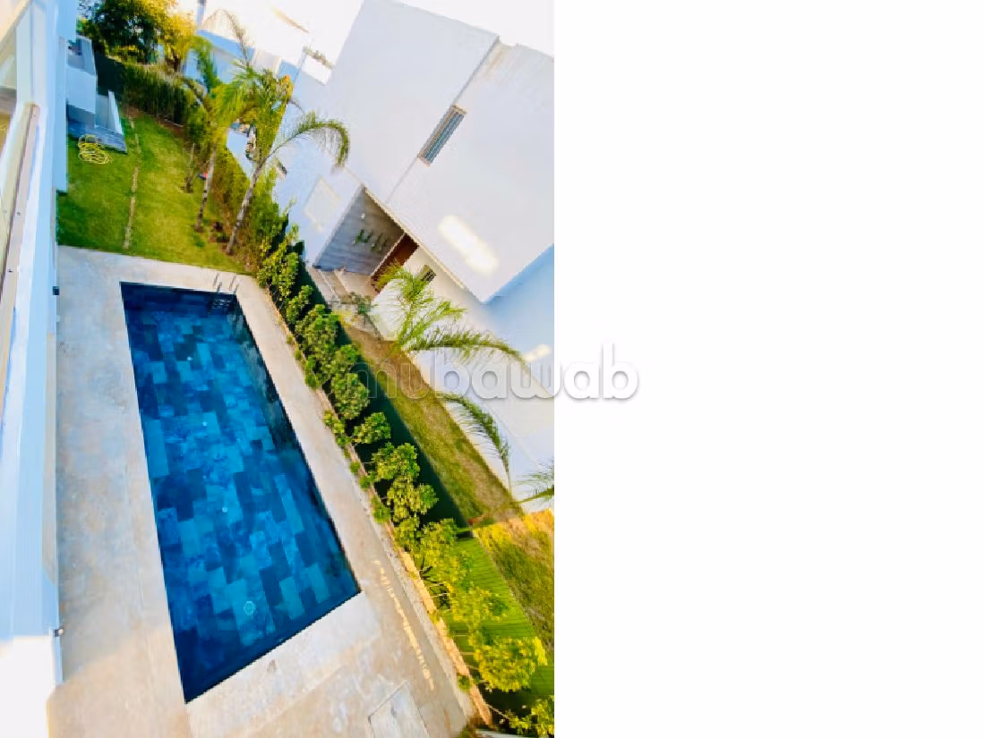 فيلا ممتازة للبيع بالسويسي. المساحة 700 م². بيئة هادئة مطلة على الجبال ، زجاج مزدوج. 