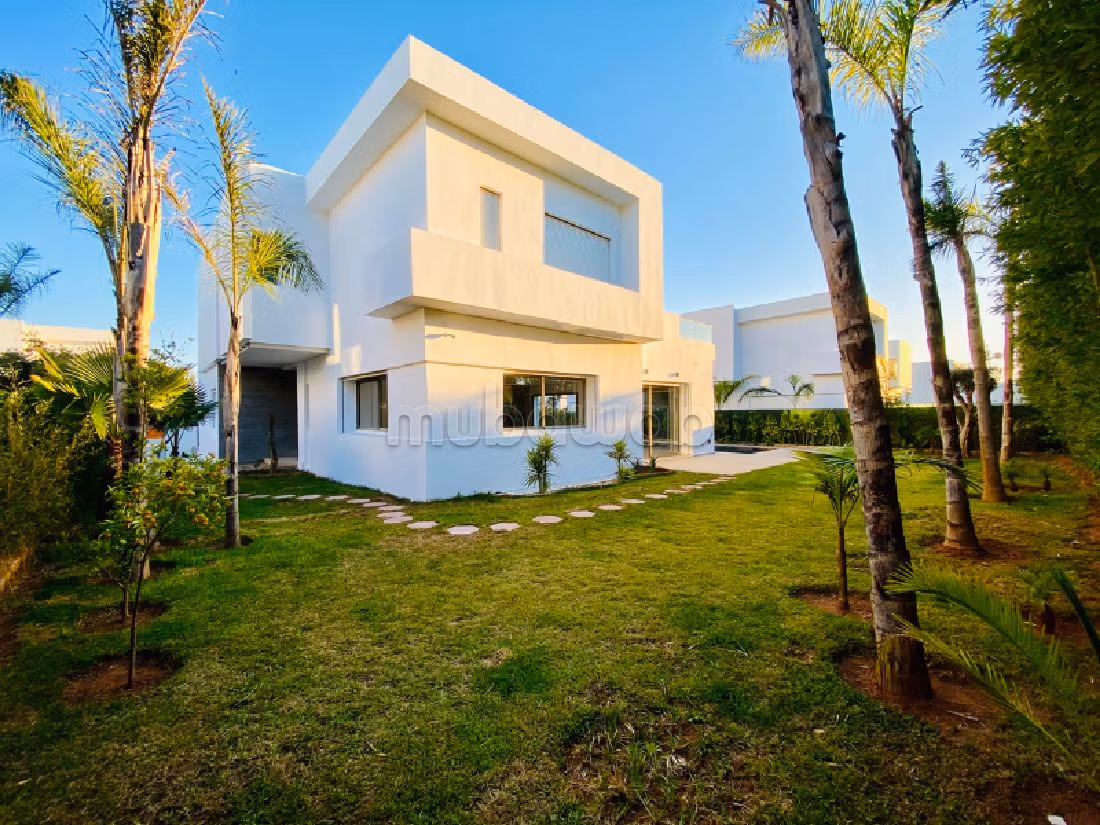 فيلا ممتازة للبيع بالسويسي. المساحة 700 م². بيئة هادئة مطلة على الجبال ، زجاج مزدوج. 