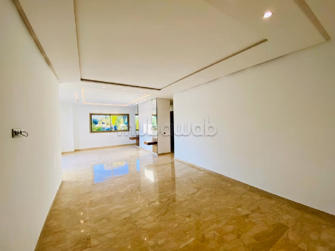 فيلا ممتازة للبيع بالسويسي. المساحة 700 م². بيئة هادئة مطلة على الجبال ، زجاج مزدوج. 