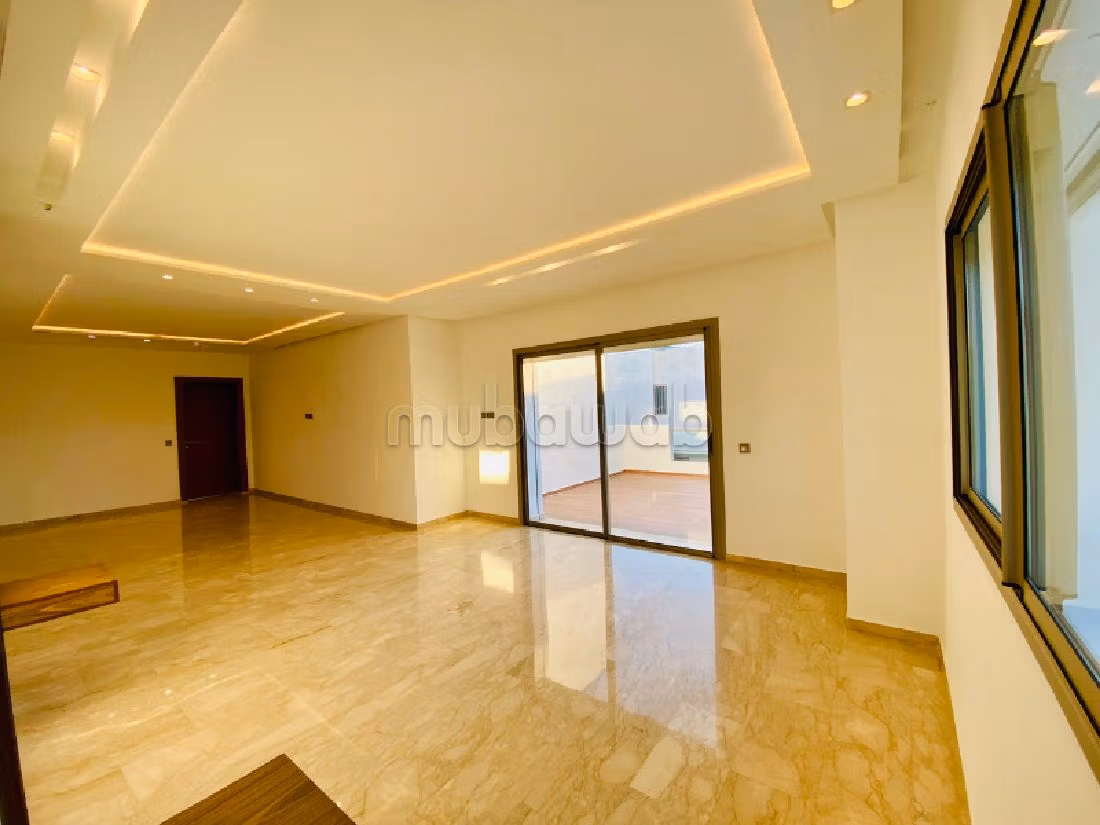 فيلا ممتازة للبيع بالسويسي. المساحة 700 م². بيئة هادئة مطلة على الجبال ، زجاج مزدوج. 