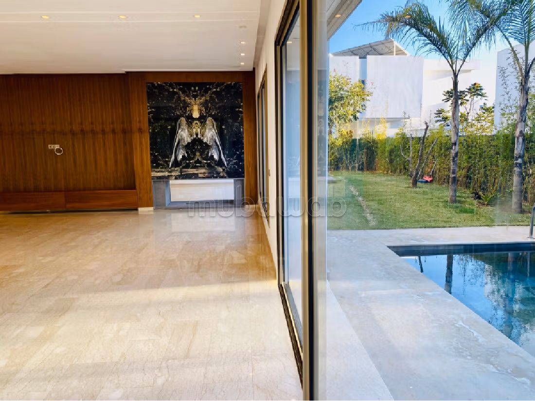 فيلا ممتازة للبيع بالسويسي. المساحة 700 م². بيئة هادئة مطلة على الجبال ، زجاج مزدوج. 